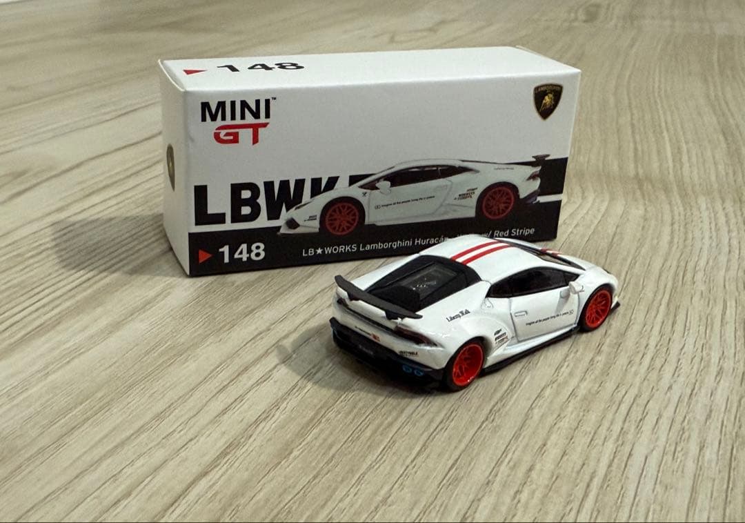 MINI GT 148 LBWORKS Huraln white/Redウラカン