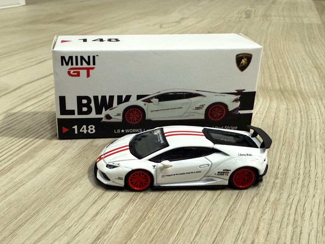 MINI GT 148 LBWORKS Huraln white/Redウラカン