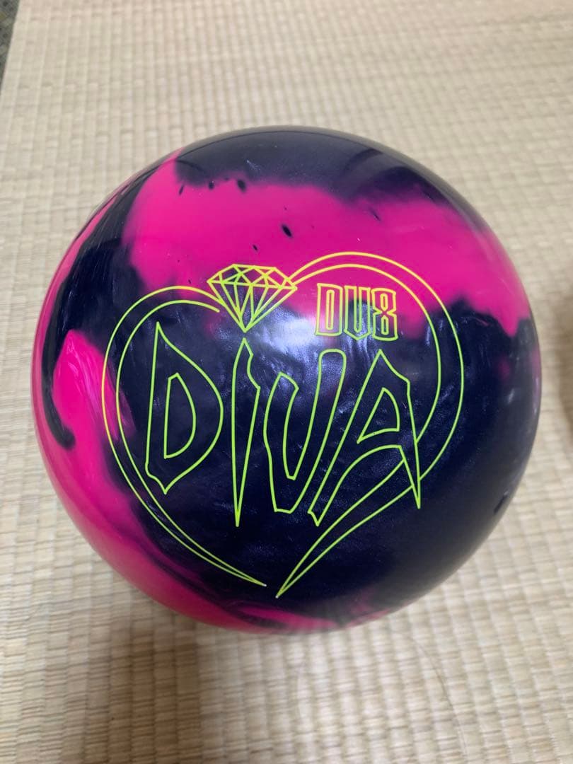 ダイヤモンドディーバ DV8 ボウリングボール
