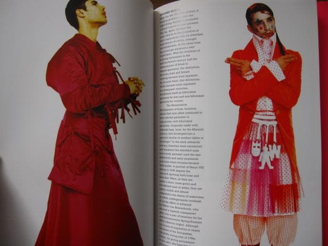 MEN IN SKIRTS　Andrew Bolton　男のスカート