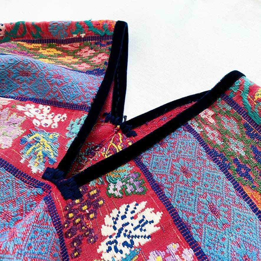 海外古着 グァテマラ ウィピル 刺繍 民族 エスニック ポンチョ 赤