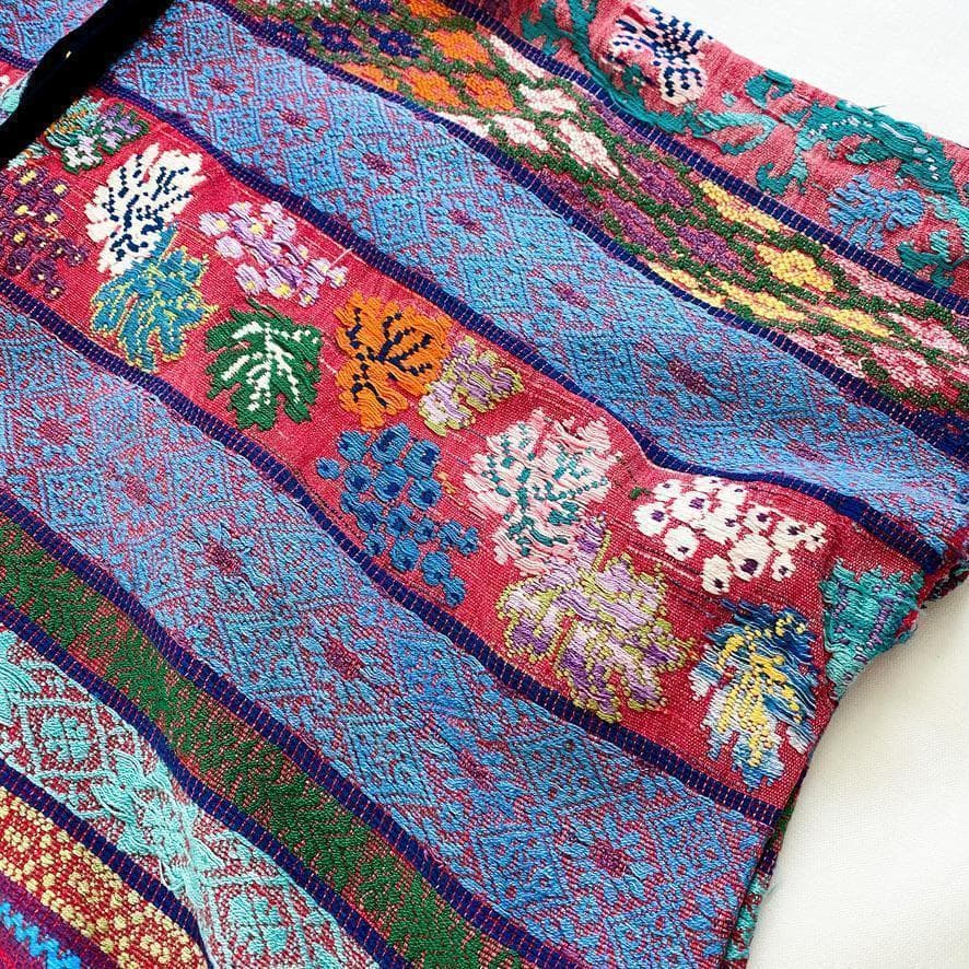 海外古着 グァテマラ ウィピル 刺繍 民族 エスニック ポンチョ 赤