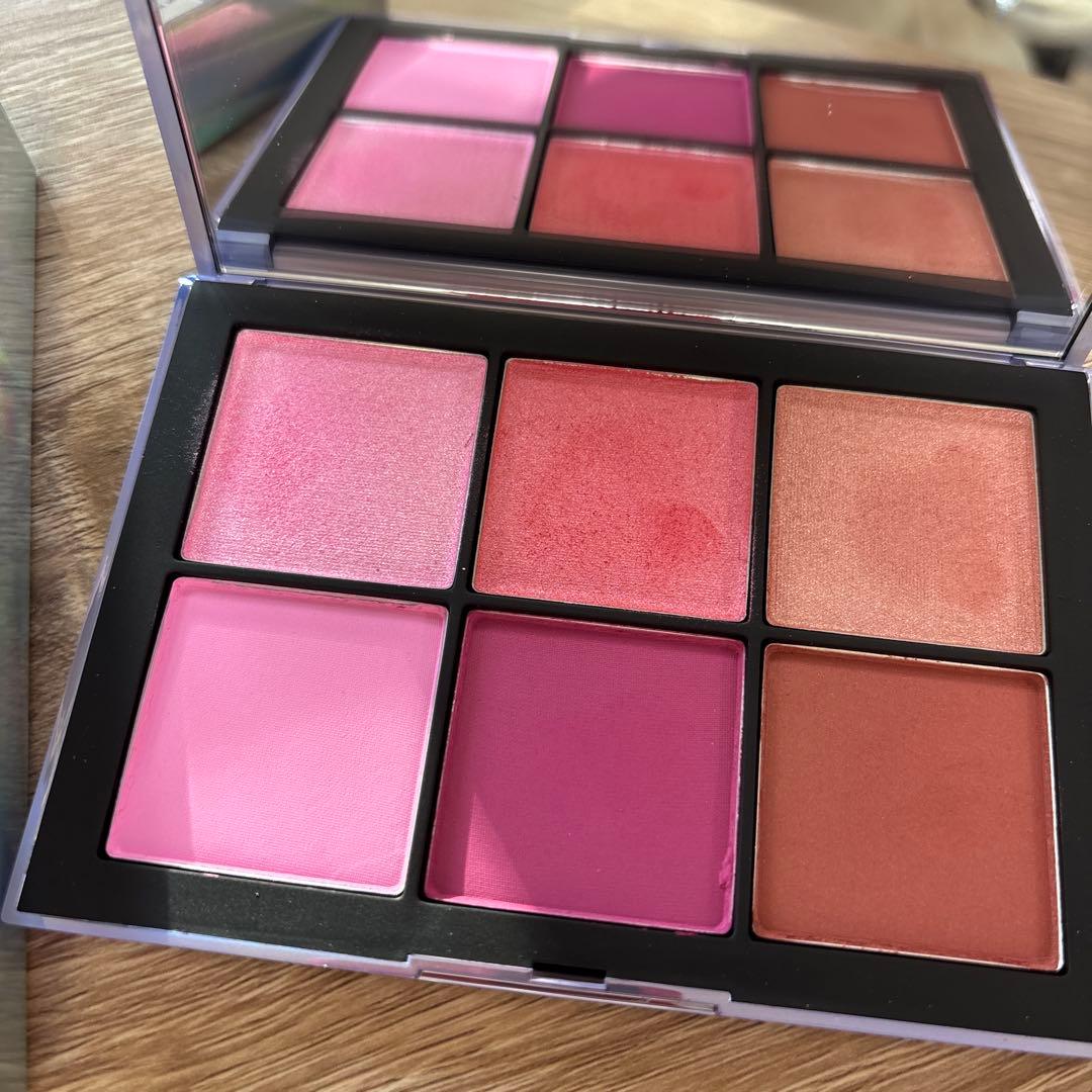NARS エシリアル オーラブラッシュパレット　ニューレルム（25年ホリデー）