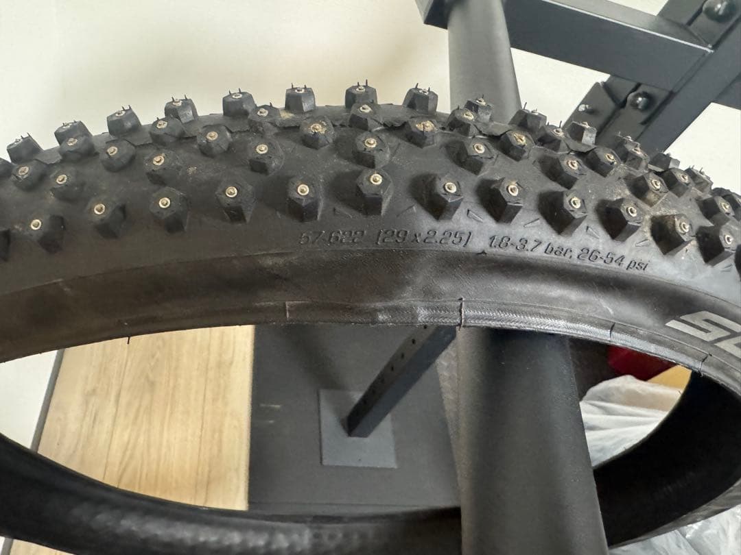 SCHWALBE ICE SPIKER PRO 29x2.25　1本