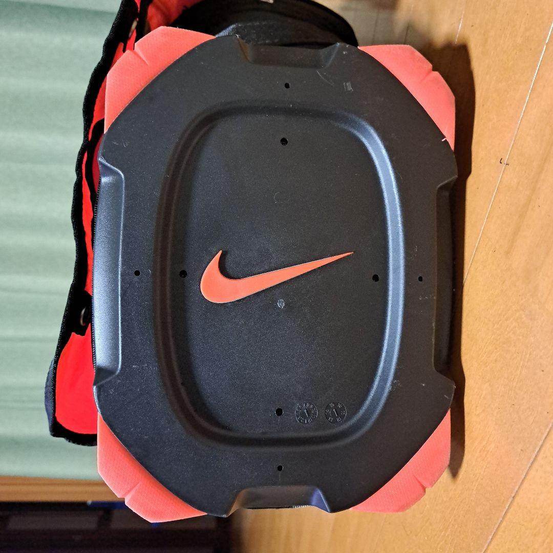 Nike キャディバッグ人気の14分割。フード付き。本体、フード共に美品。