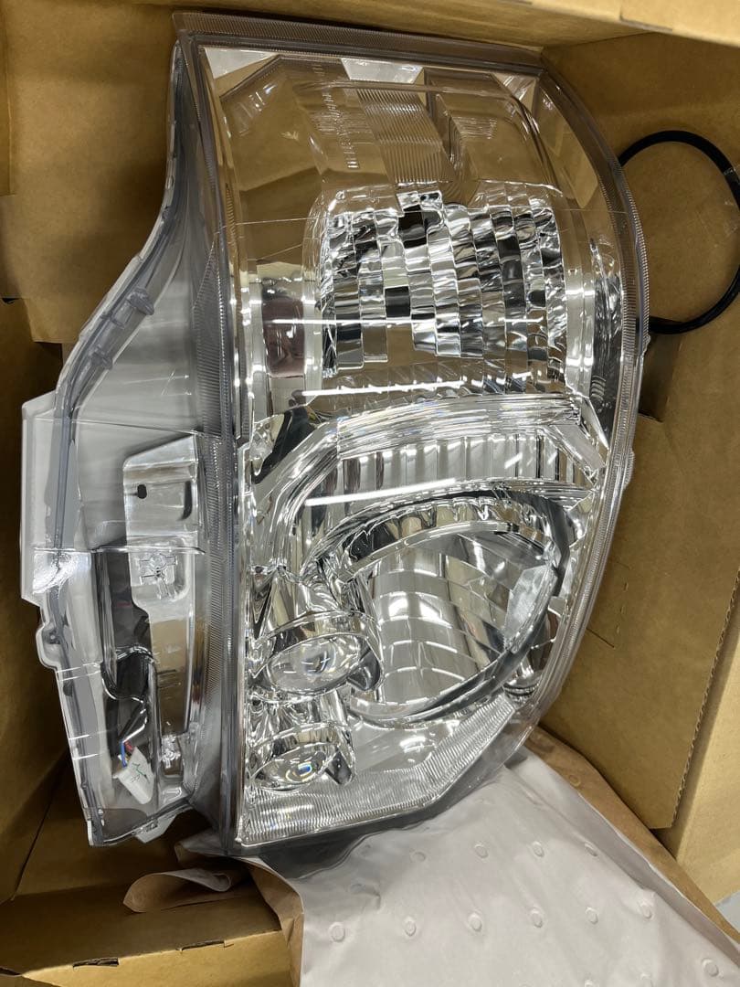ハイエース200系‼︎トヨタ純正LED右ヘッドライト新品‼︎未使用品‼︎