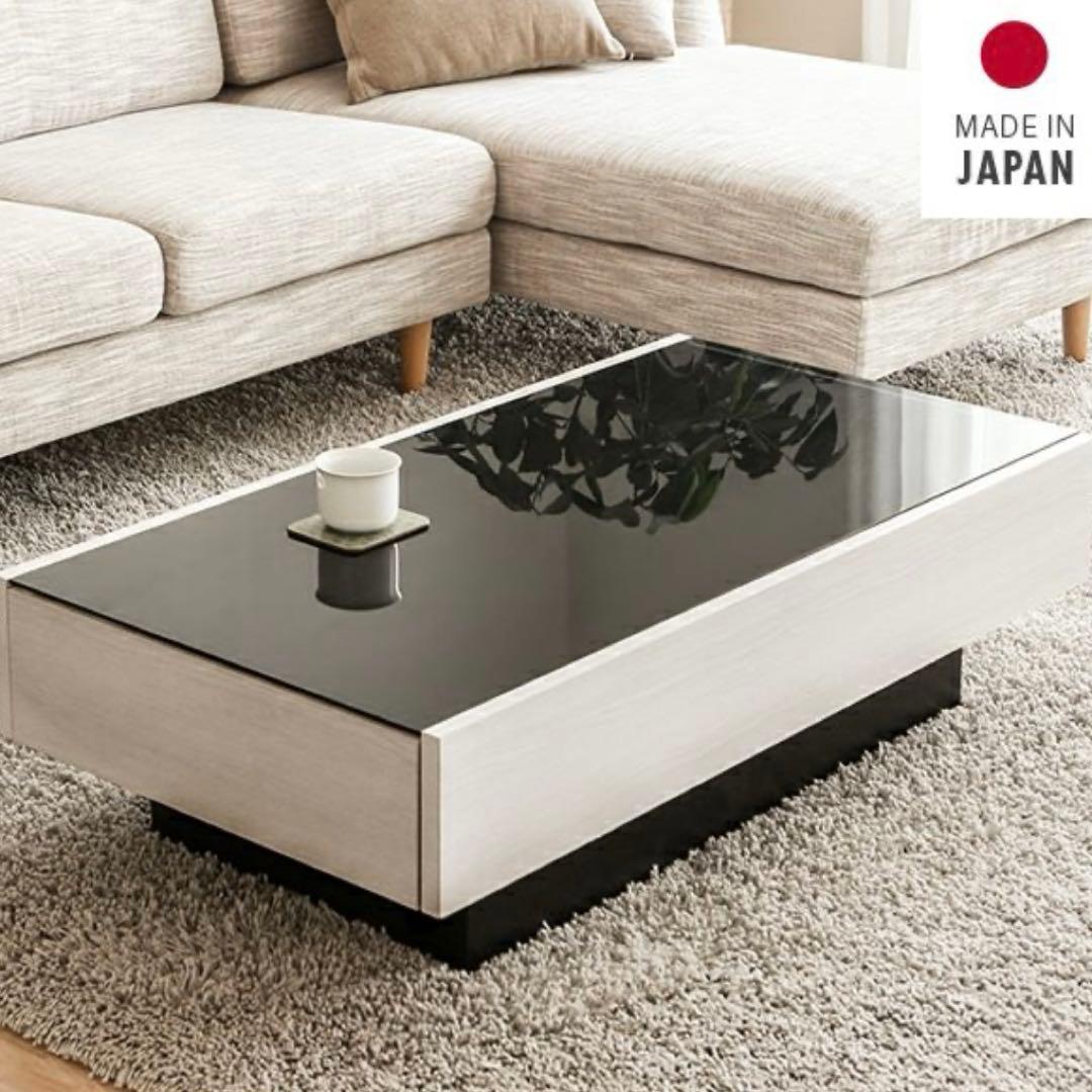 モダンデザイン センターテーブル 黒ガラス　白基調