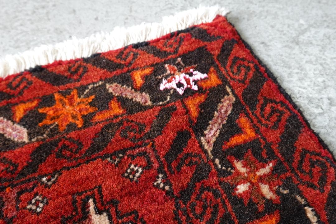 ✦vintage rug✦117cm×65cm　ペルシャ絨毯　バルーチ　ギュル