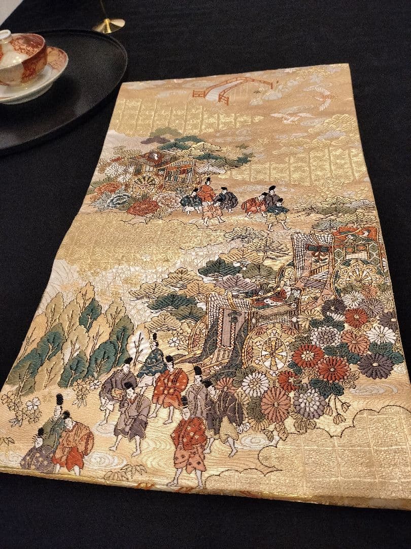 といぷー　A678★逸品‼️豪華刺繍‼️テーブルランナー2m12cm