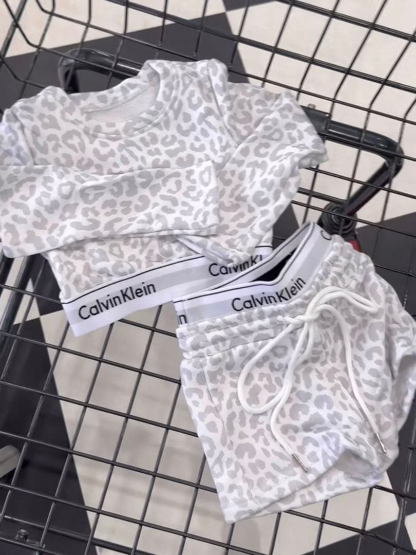 桃 カルバンクライン   子供服 レオパード セット