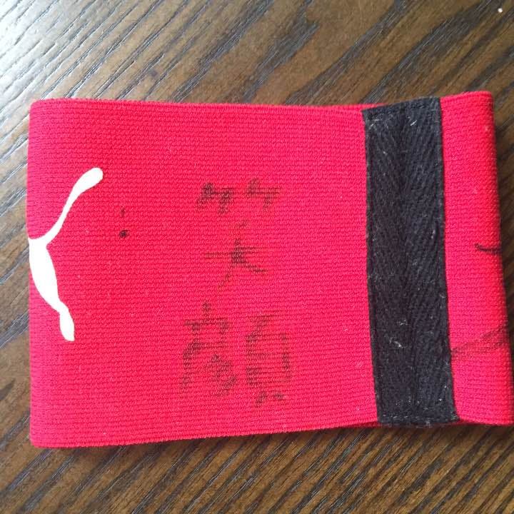 本田圭佑高校時キャプテンマーク 直筆サイン入り