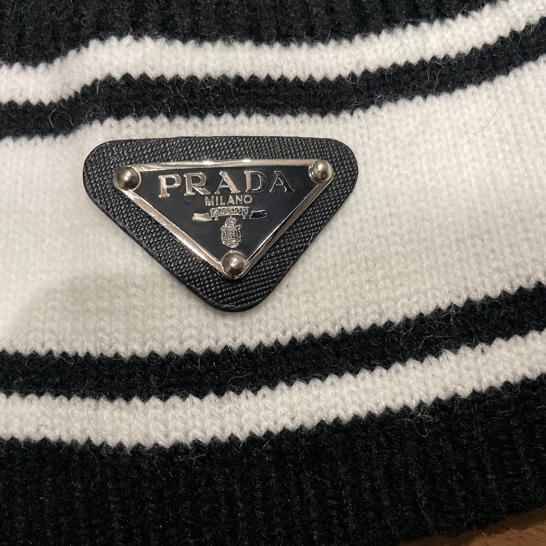 ノベルティPRADA ブラック ホワイト　ポンポン　ボーダー　ニット帽