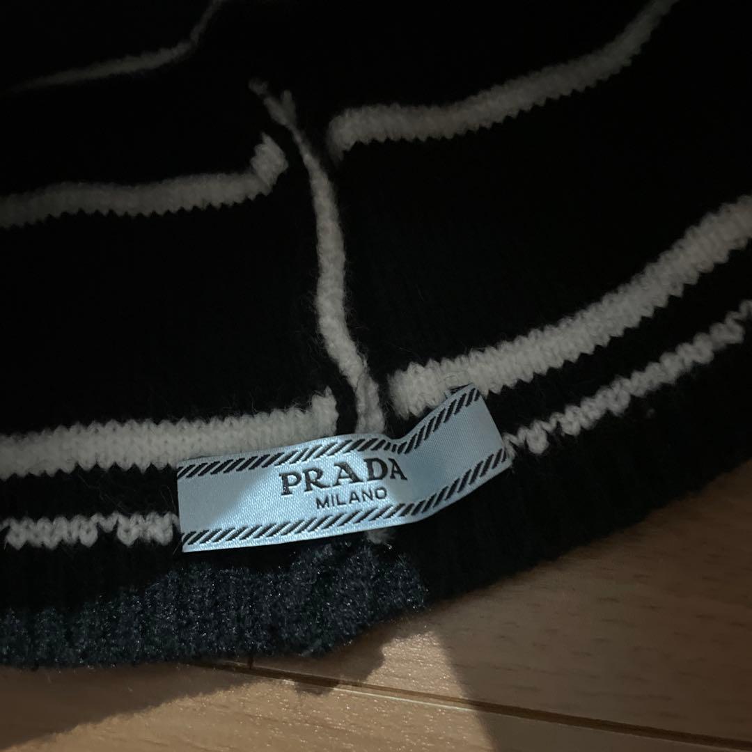 ノベルティPRADA ブラック ホワイト　ポンポン　ボーダー　ニット帽