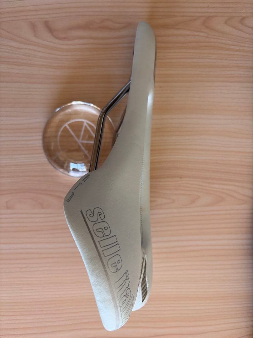 SELLE ITALIA SLR BIO FIT カーボンサドル 白