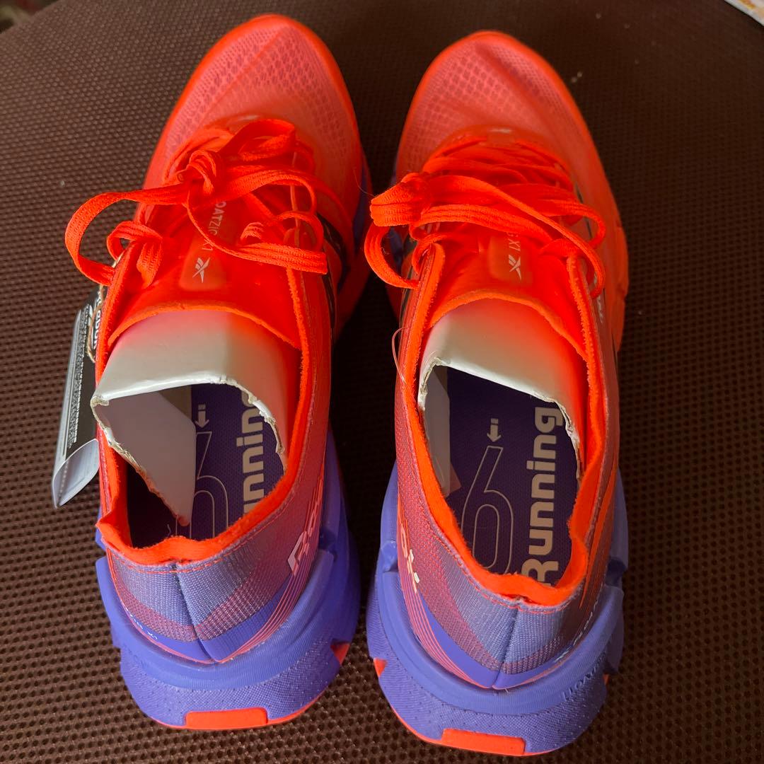 新品タグ付き　Reebokランニングシューズ　 FLOATZIG X1 27㎝