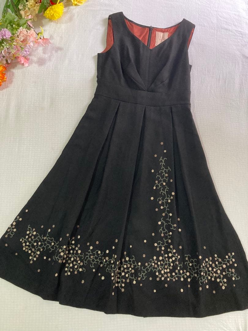 美品希少Sybillaシビラ上品刺繍ロングワンピース毛M ブラック系細身