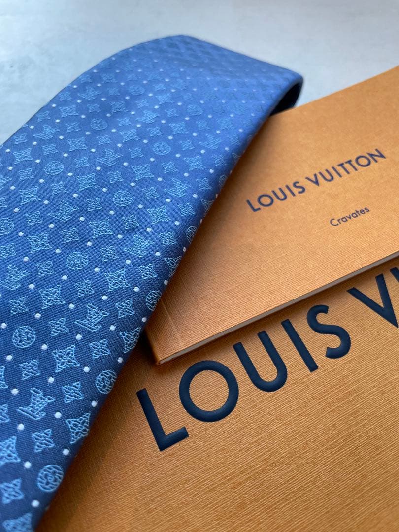 【専用】LOUIS VUITTON ブルー系 ドットネクタイ