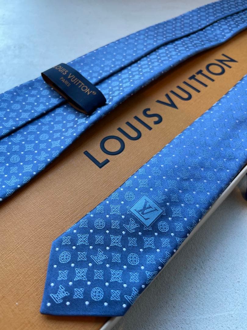 【専用】LOUIS VUITTON ブルー系 ドットネクタイ