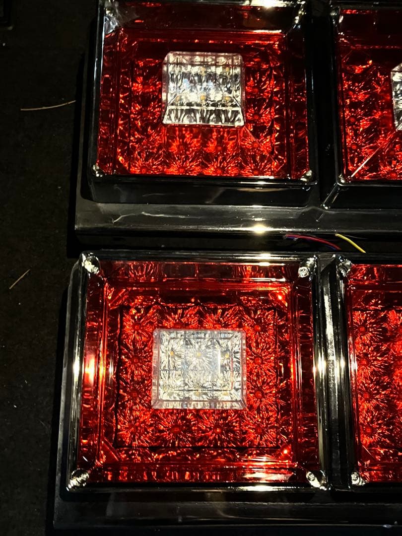 LED デコトラ　三連テール　トラック未使用　角目 4t大型用　24v スクエア