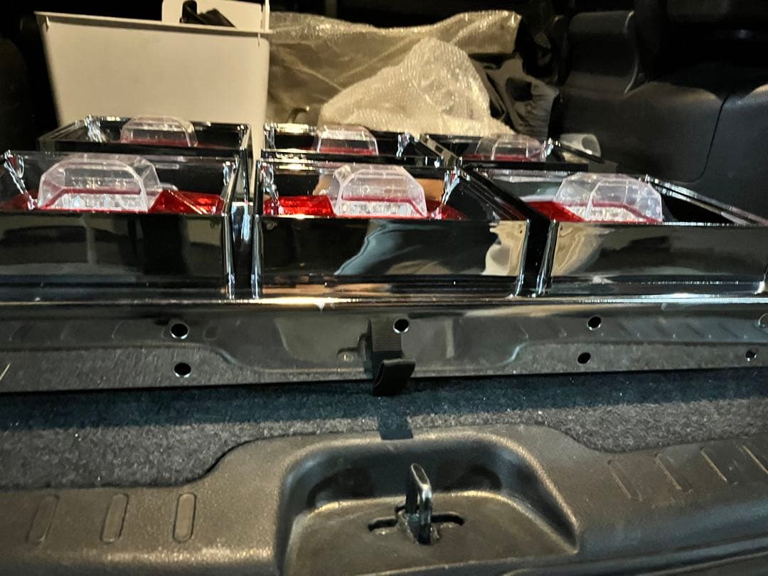 LED デコトラ　三連テール　トラック未使用　角目 4t大型用　24v スクエア