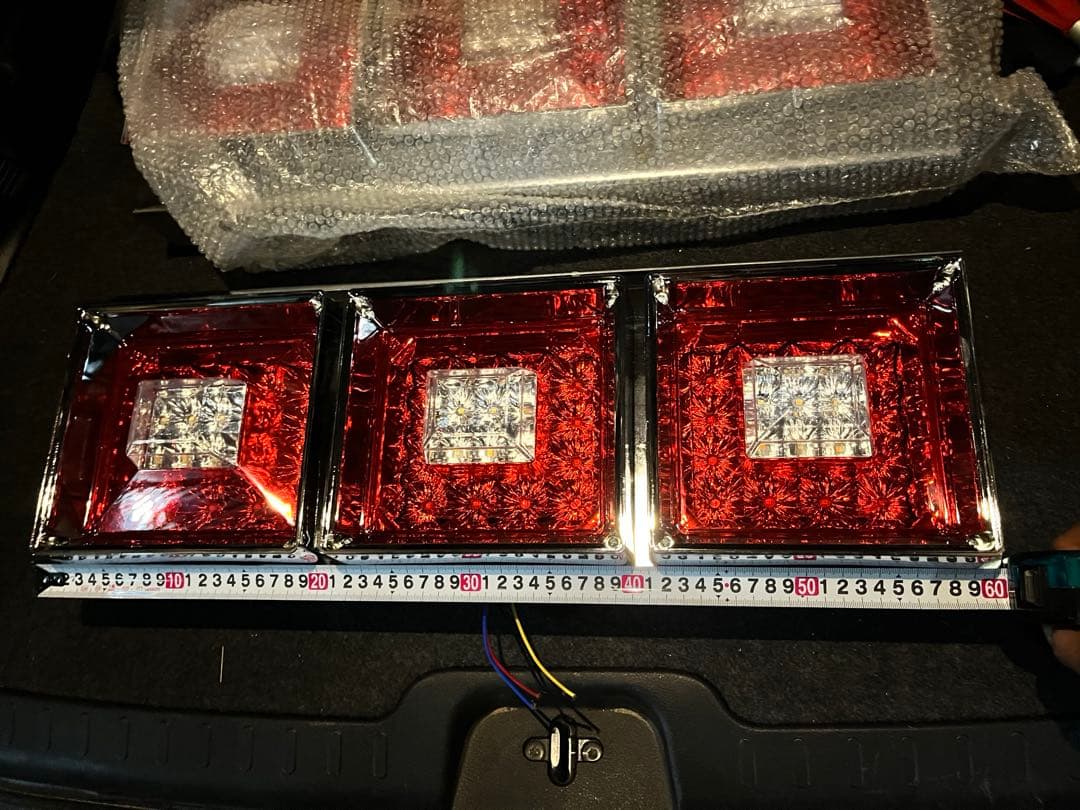 LED デコトラ　三連テール　トラック未使用　角目 4t大型用　24v スクエア