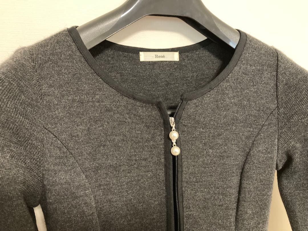 リルリル　ルネ　Rene グレー ニットワンピース ジップアップ 長袖