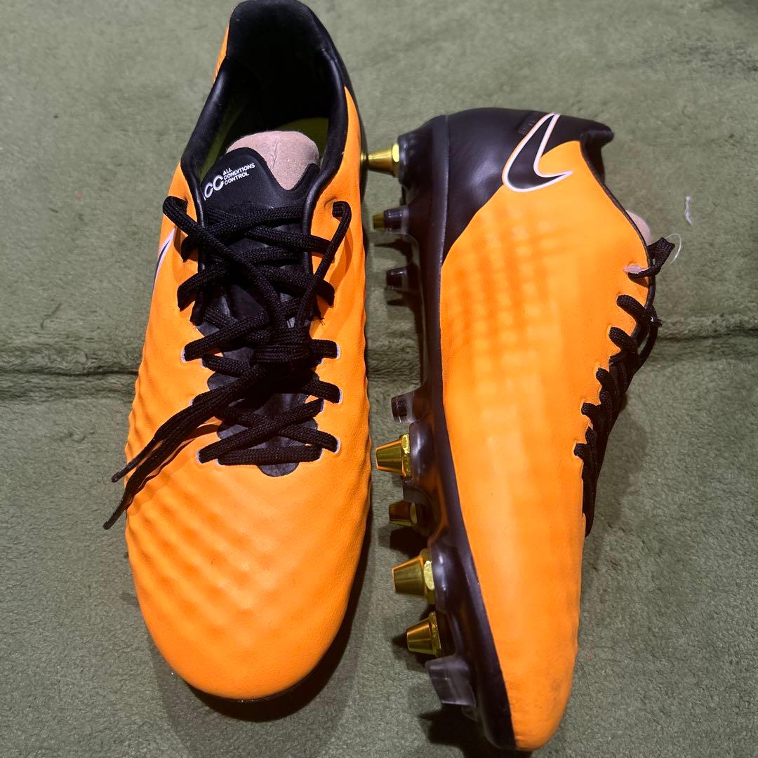 NIKE マジスタ オーバス2 SG