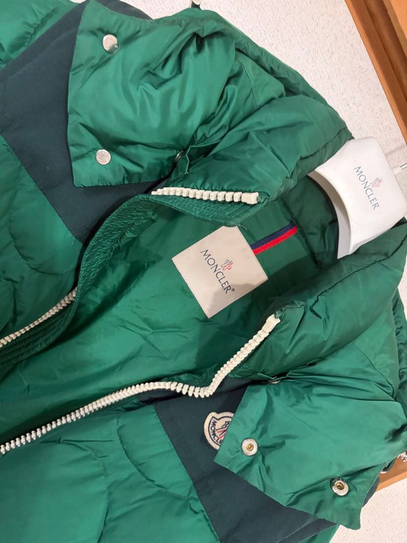 齋*匠様 超美品　モンクレール MONCLER ダウン　アウター　袖あり　フード