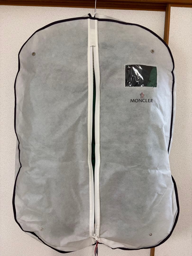 齋*匠様 超美品　モンクレール MONCLER ダウン　アウター　袖あり　フード