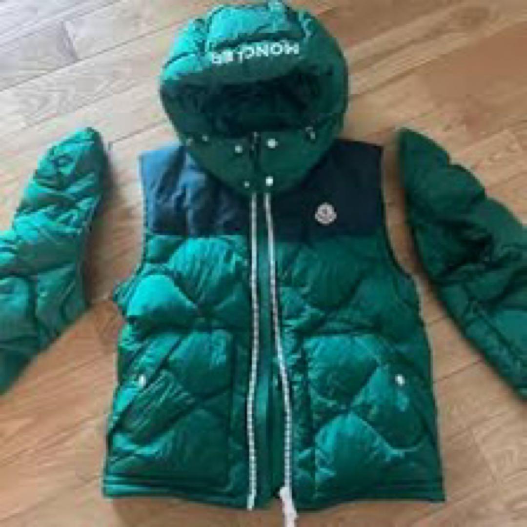 齋*匠様 超美品　モンクレール MONCLER ダウン　アウター　袖あり　フード