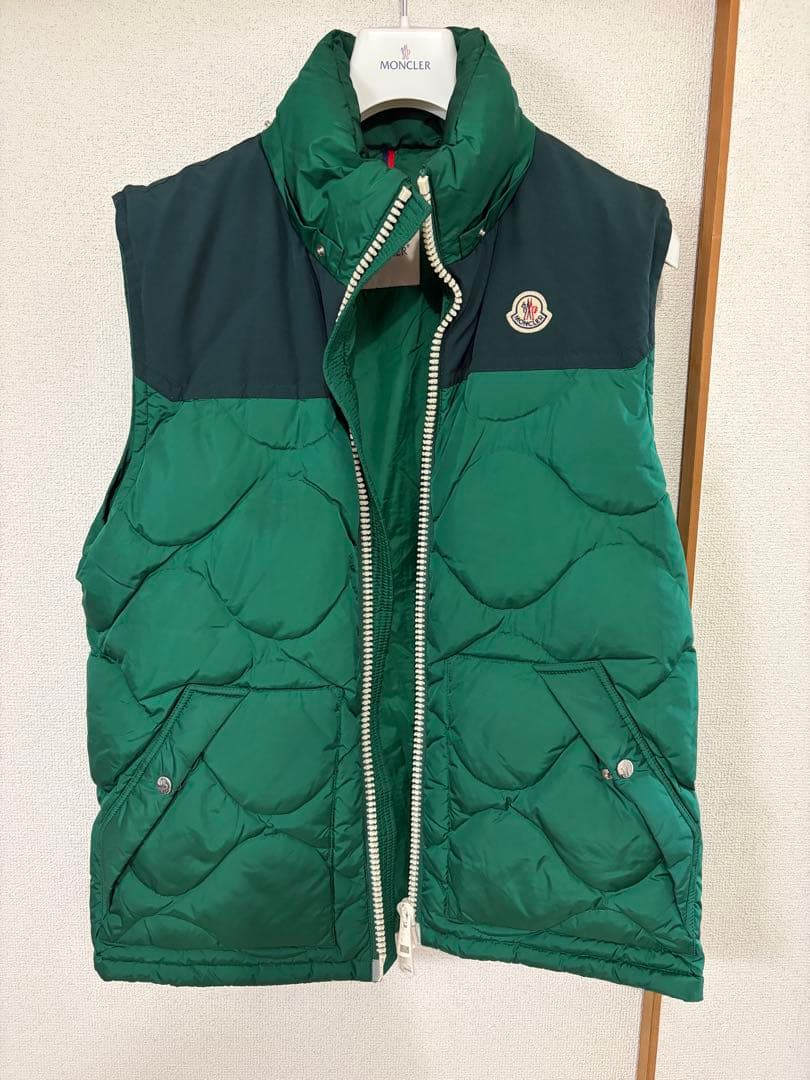 齋*匠様 超美品　モンクレール MONCLER ダウン　アウター　袖あり　フード