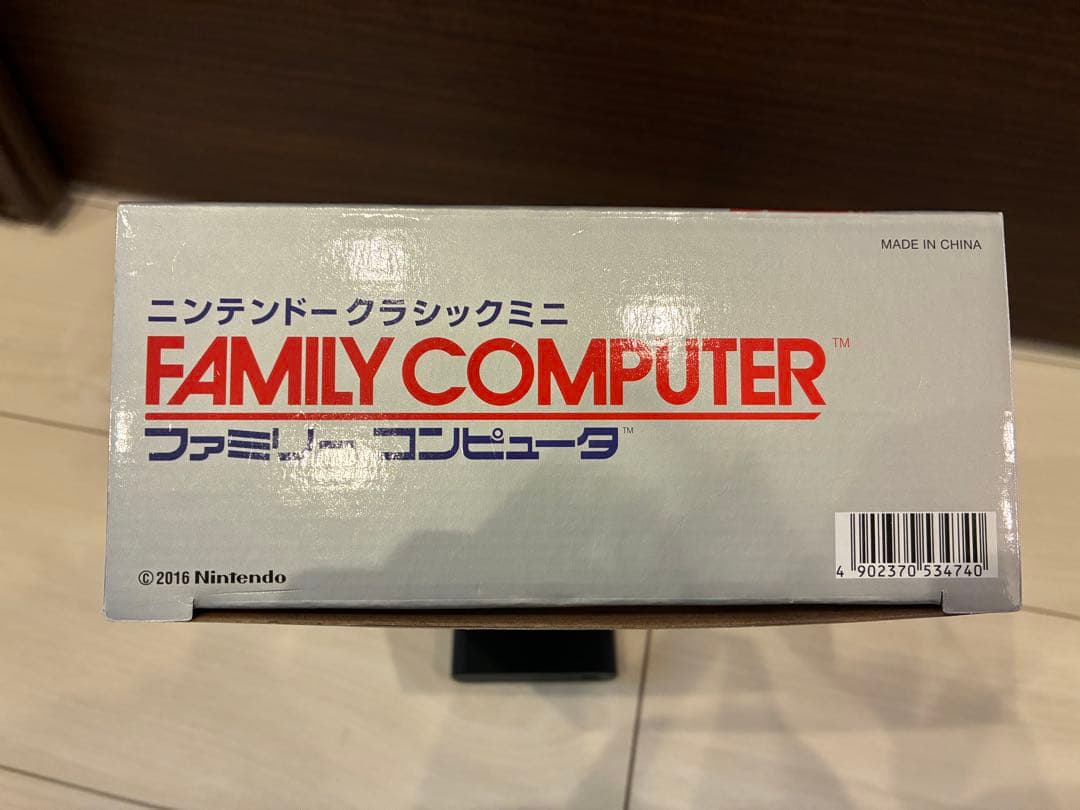 アダプタ付　ニンテンドークラシックミニ ファミリーコンピュータ