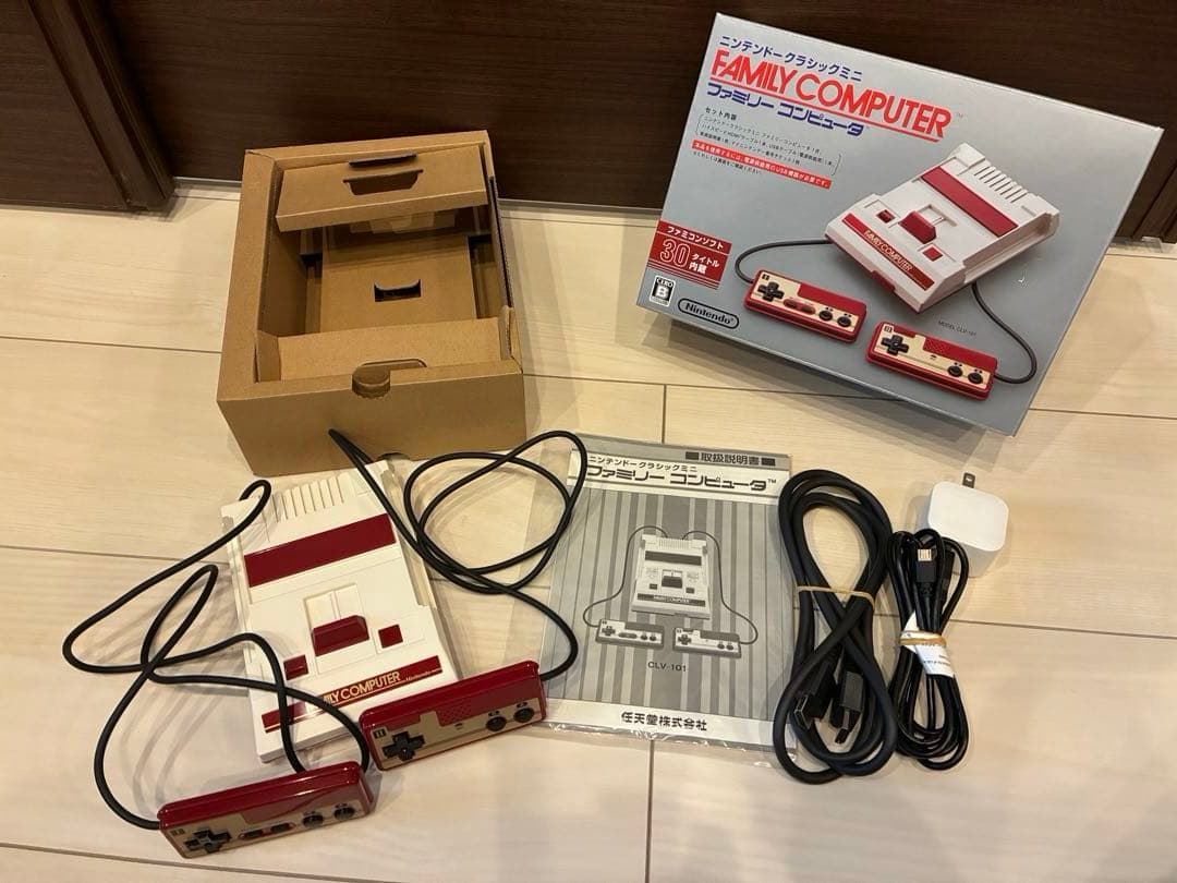 アダプタ付　ニンテンドークラシックミニ ファミリーコンピュータ