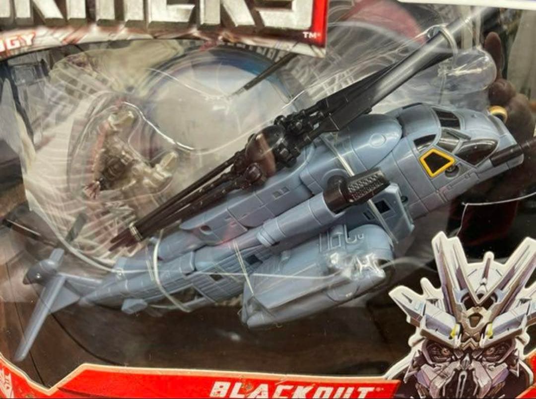 TRANSFORMERS BLACKOUT フィギュア