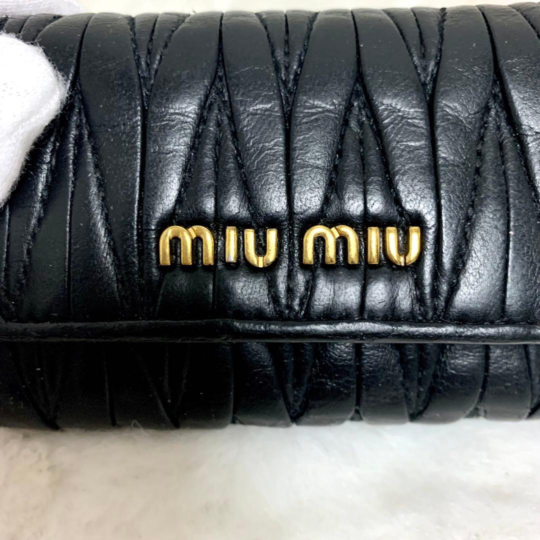 美品！MUI MUIミュウミュウ 6連キーケース　黒　レザー　ゴールド　箱付き