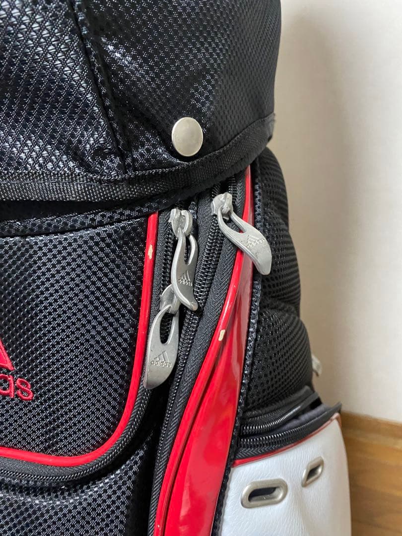 adidas キャディバッグ 黒赤 フード付き
