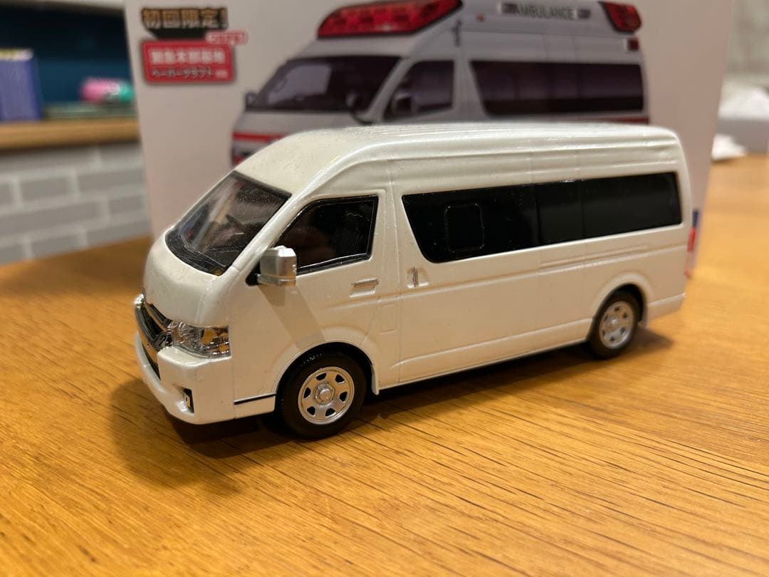 のんちゃん　トヨタ ハイエース 救急車 1/43 スナップキット
