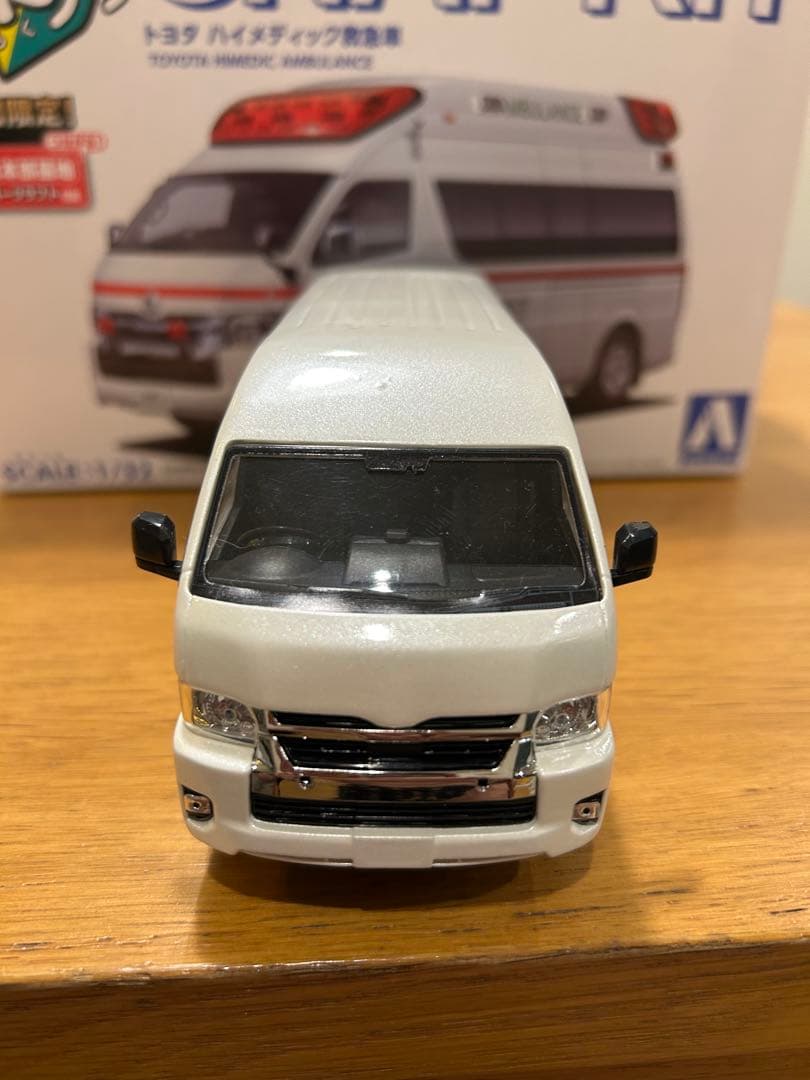 のんちゃん　トヨタ ハイエース 救急車 1/43 スナップキット