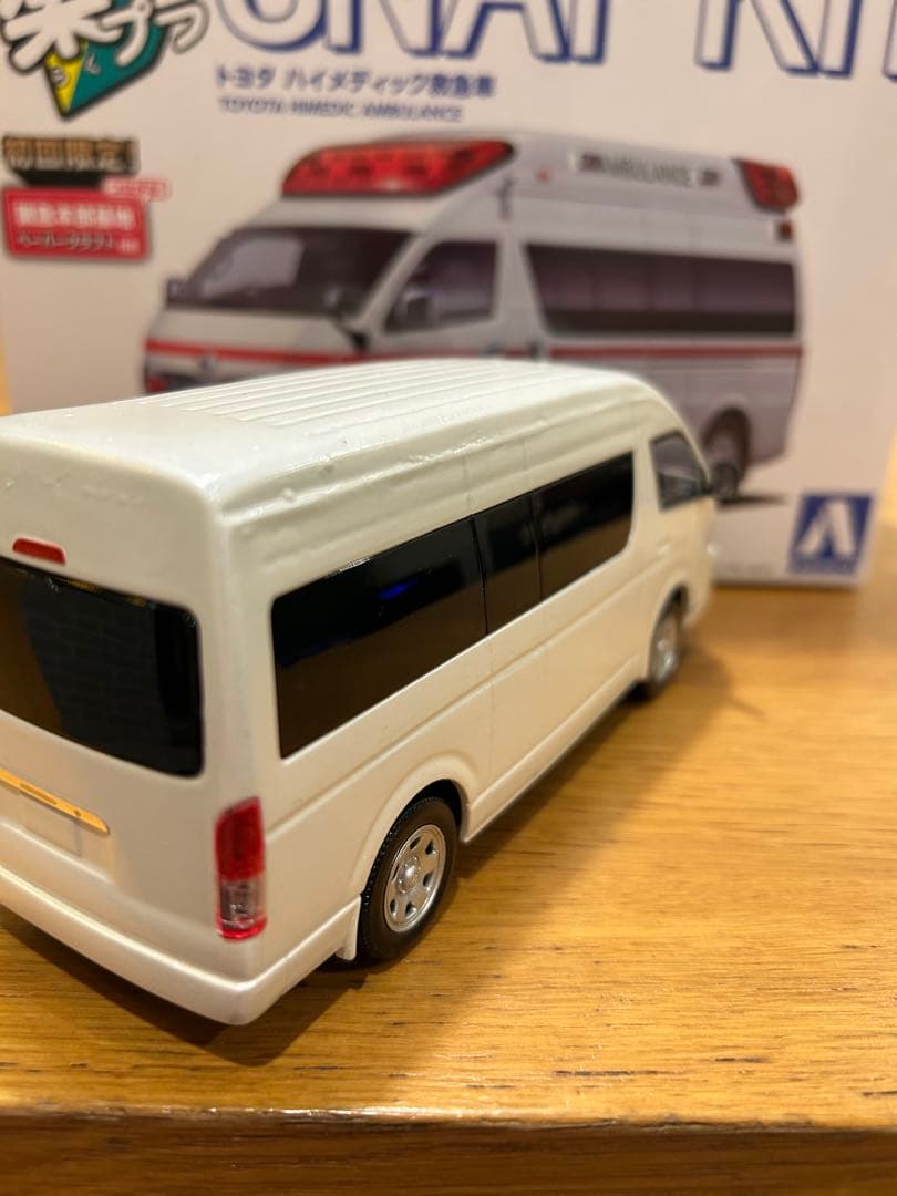 のんちゃん　トヨタ ハイエース 救急車 1/43 スナップキット