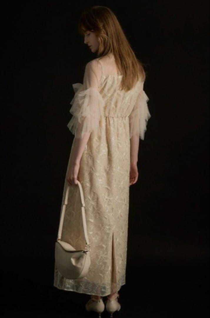 様々　　Pearl motif embroidery dress