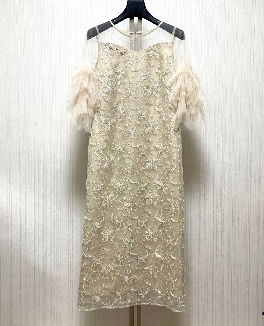 様々　　Pearl motif embroidery dress