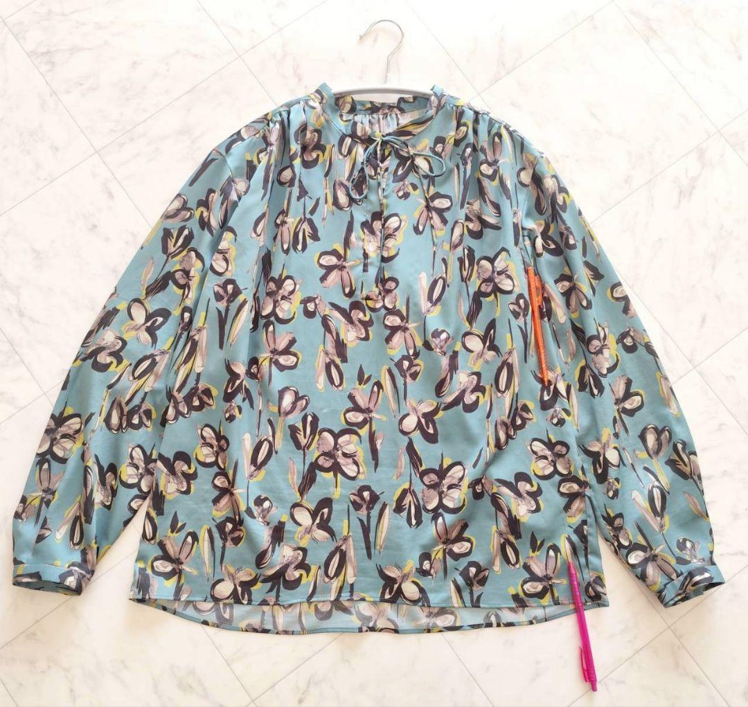 TOMORROWLAND collection フラワープリント タックブラウス