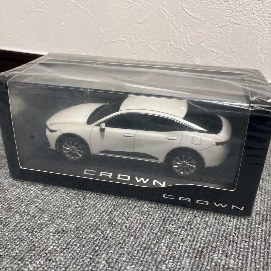トヨタ CROWN ホワイトミニカー 未開封