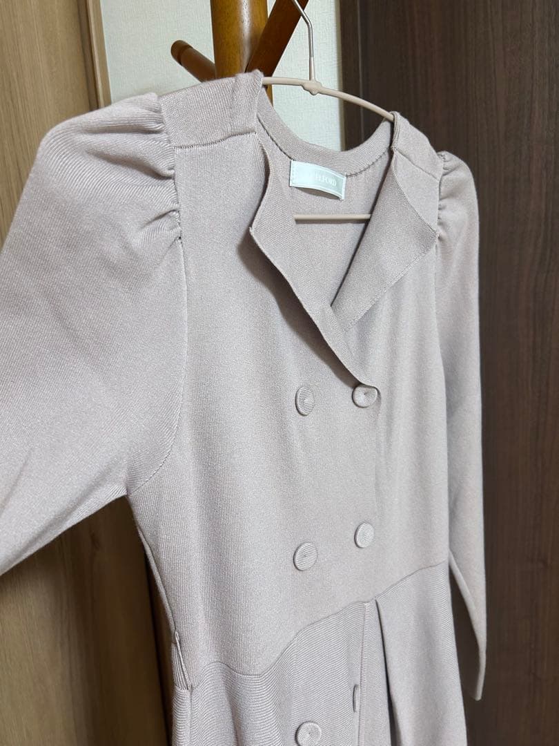 超美品【CELFORD】トレンチ風ニットワンピース S ピンクベージュ　リボン付