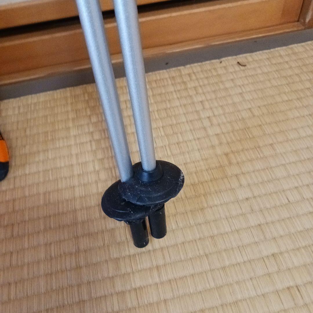 新品のスキー板とストックのセット