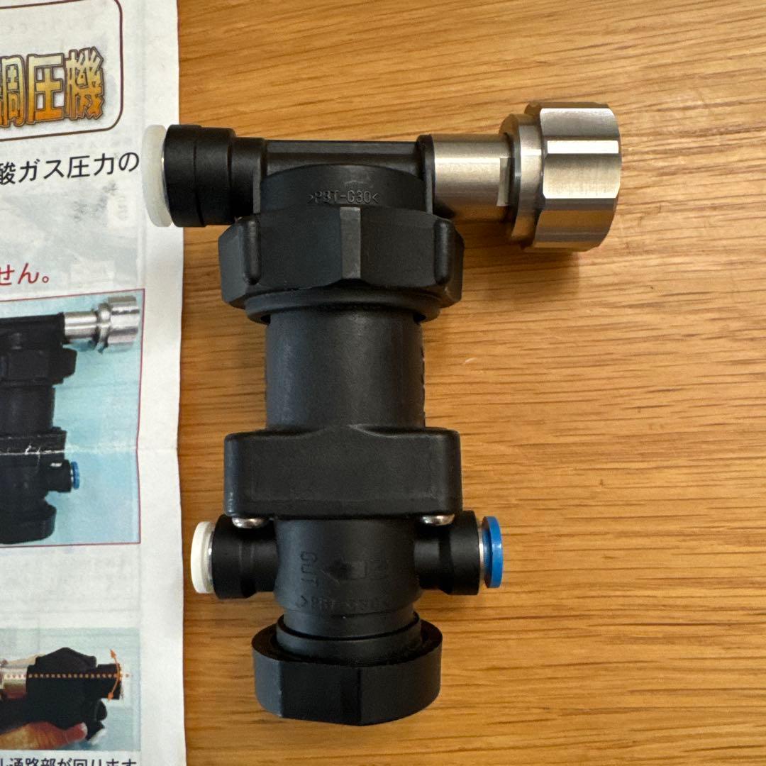 ビールサーバー　樽生ビール用炭酸ガス自動調圧機