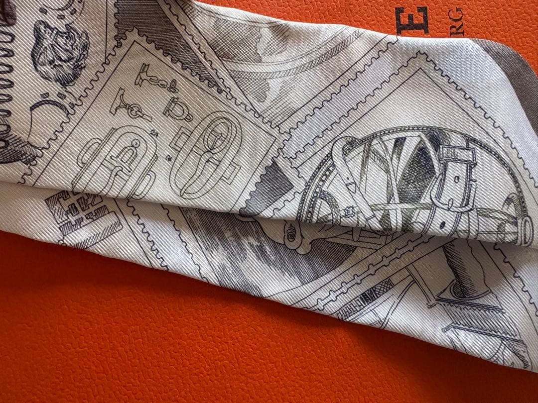 新品★HERMES エルメスツイリー　Twilly 《フォーブルの切手愛好家》