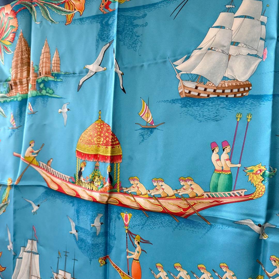 新品 未使用 フェラガモ シルクスカーフ 大判 90×90 ラグジュアリー