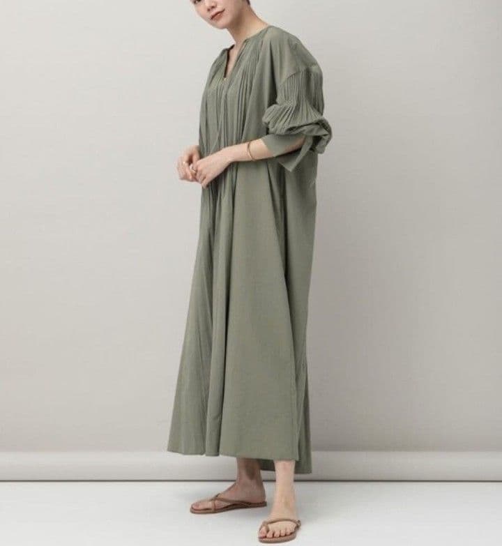 美品 カレンソロジー 上品 タックギャザープリーツワンピース F グリーン