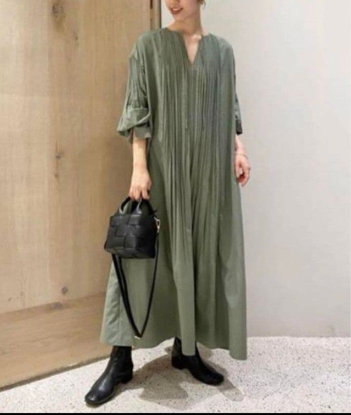 美品 カレンソロジー 上品 タックギャザープリーツワンピース F グリーン
